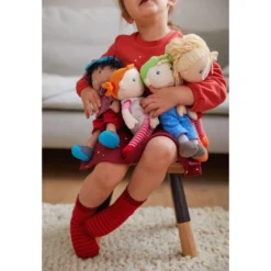 Kuschelpuppe Roya, 25 cm große Stoffpuppe