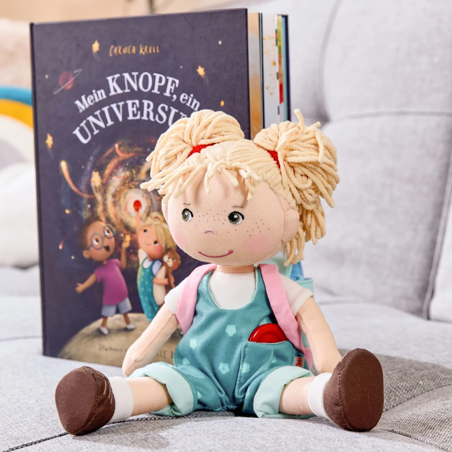 Stoffpuppe Tilli & Buch "Mein Knopf, ein Universum", Band 1